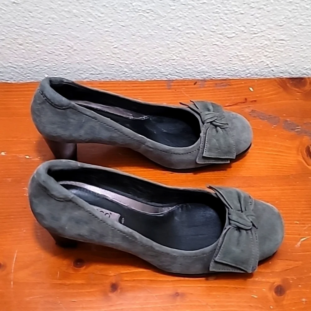 Ecco Suede Bow Pumps Womens 38 Grey Round Toe Block‎ Heel Shoes